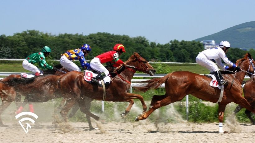 Horse racing representing a late scratch in horse racing